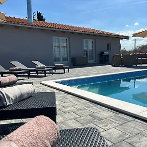 Kuca Za Odmor Capella Ferienhaus Stuti